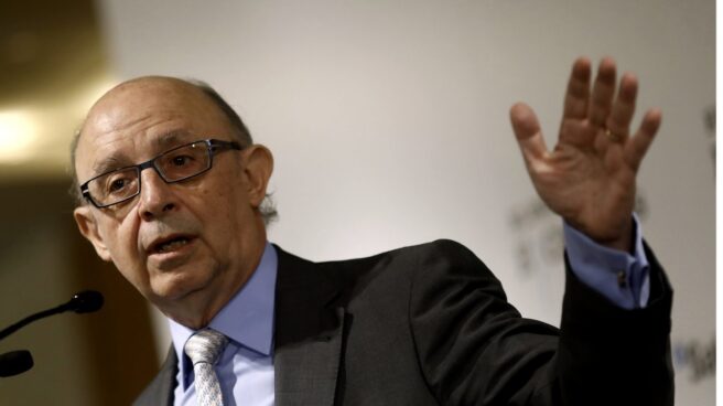 El ministro de Hacienda, Cristóbal Montoro, avanza que sancionará a las empresas morosas.