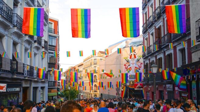 Una multitud celebra el Orgullo Gay de 2016 en el Barrio de Chueca, en Madrid. Una multitud celebra el Orgullo Gay de 2016 en el Barrio de Chueca, en Madrid.