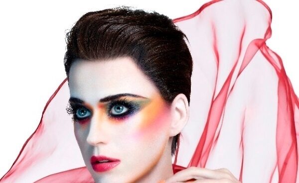 Katy Perry directa al número 1 en iTunes