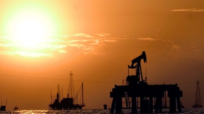 Plataformas petroleras en alta mar.