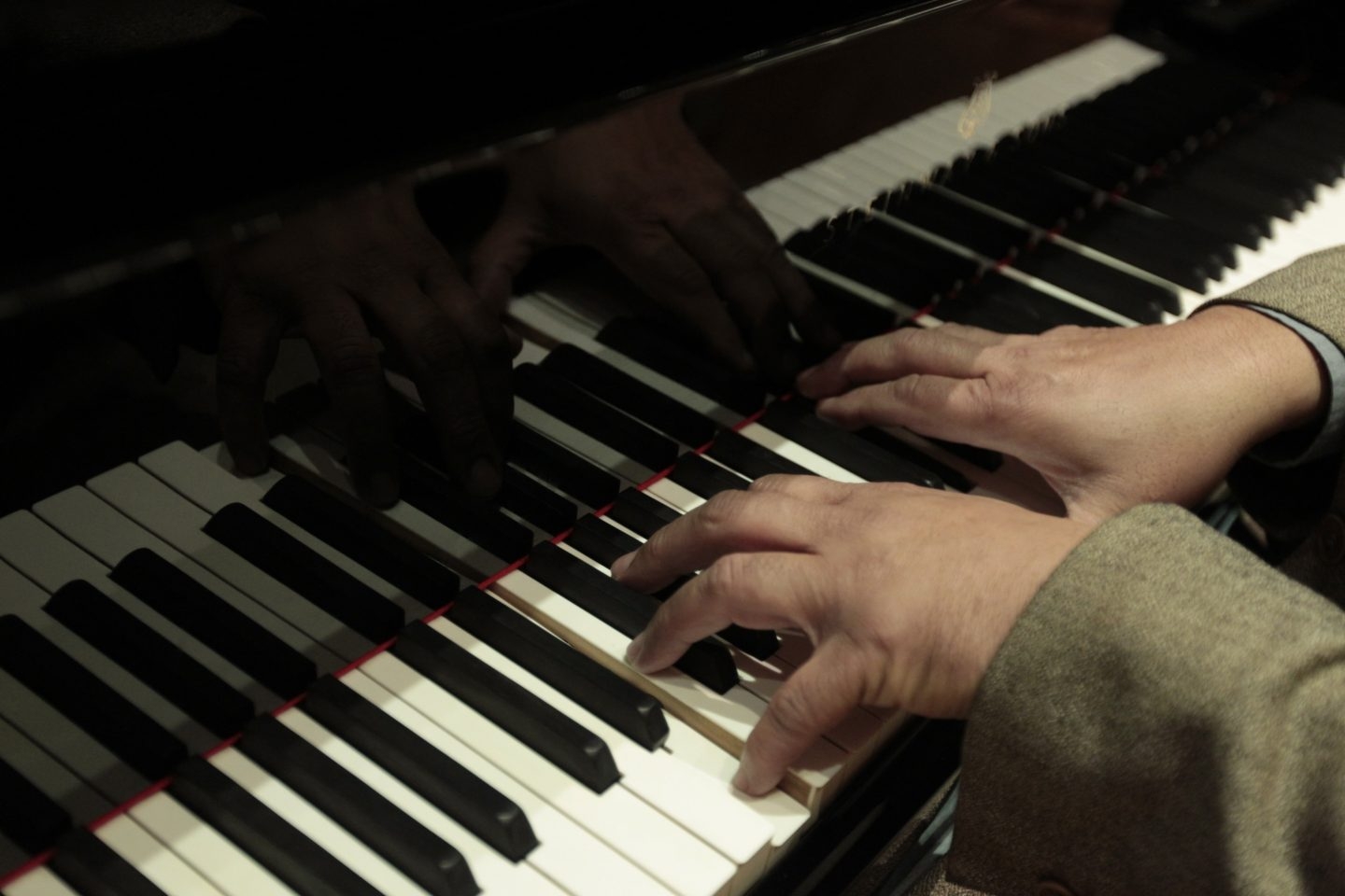 Instrumentos musicales y personas mayores, una nueva conexión.