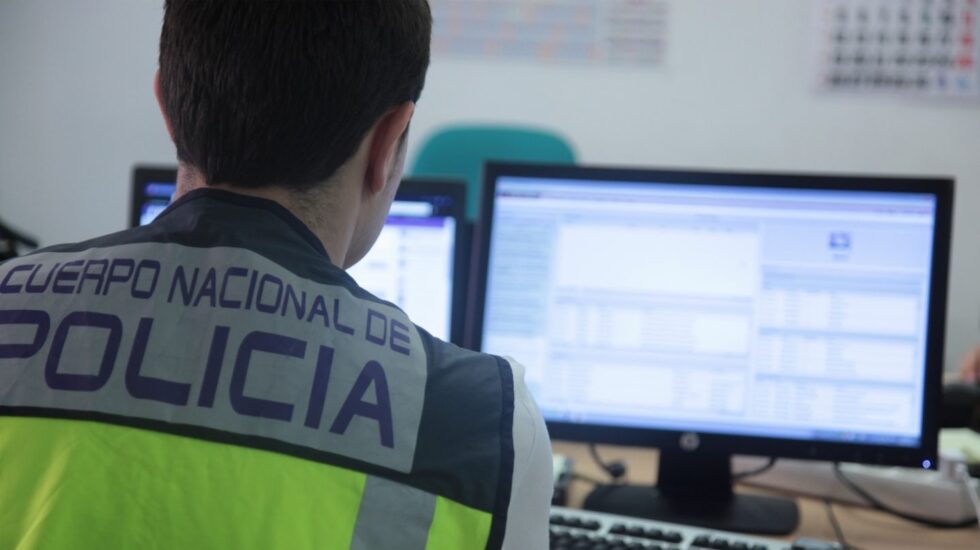 La Unidad de Investigación Tecnológica de la Policía Nacional trabaja en la búsqueda de pornografía infantil.