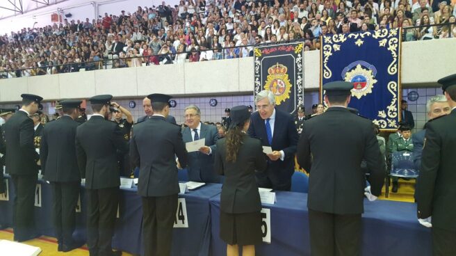 juan ignacio zoido El ministro del Interior, Juan Ignacio Zoido, en la entrega de diplomas a la última promoción de policías.