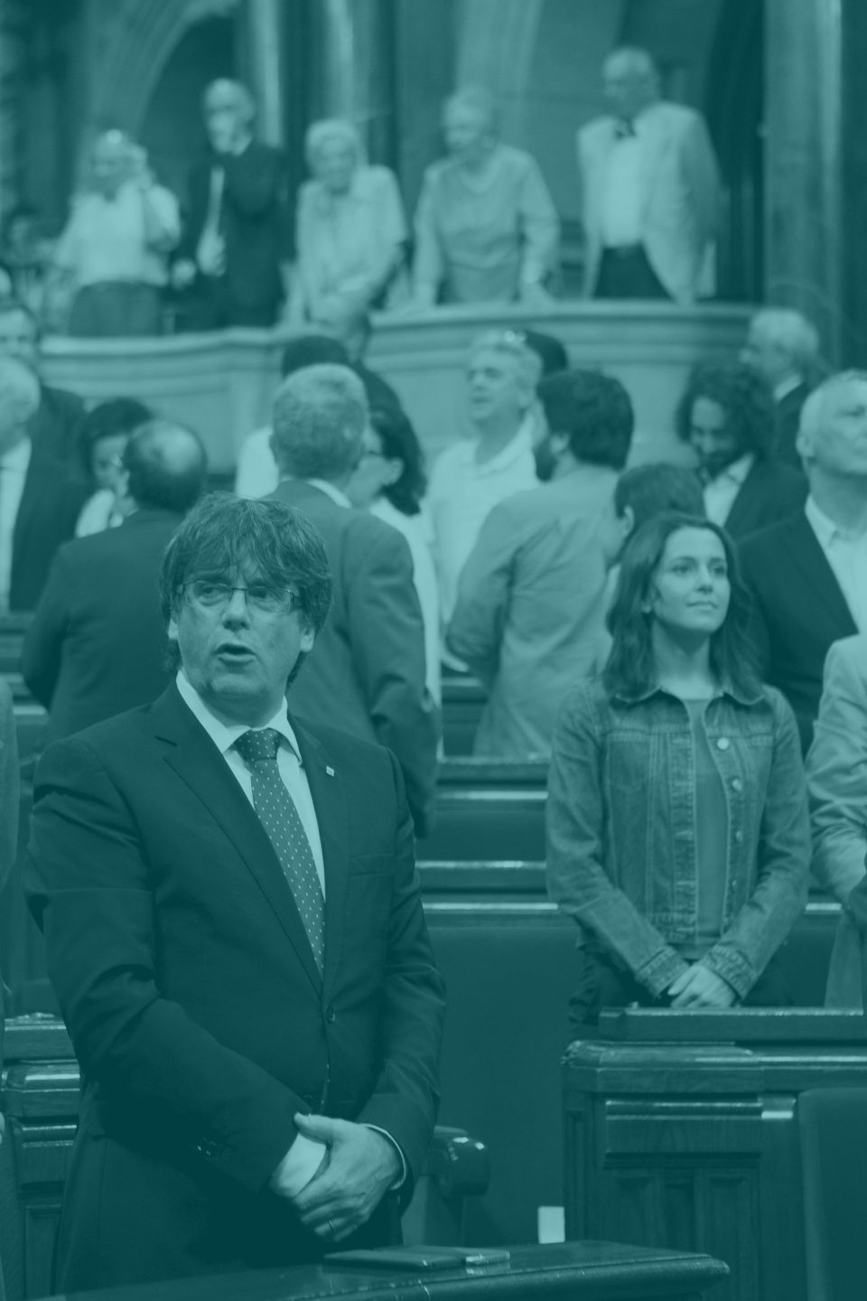 Carles Puigdemont, ante Inés Arrimadas, en el Parlament.