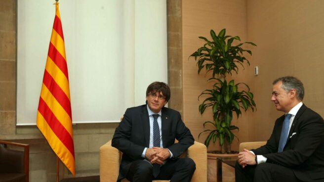 Carles Puigdemont, junto a Iñigo Urkullu.