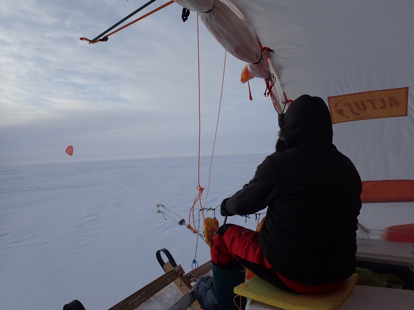 El trineo de viento que usó en Groenlandia.