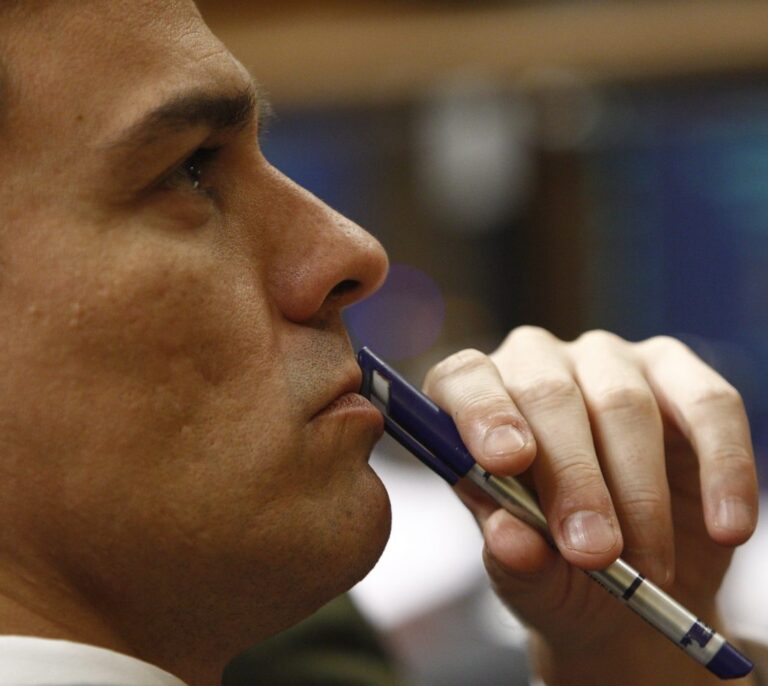 Encuestas: Sánchez se estanca según 'El País' pero despega para 'El Confidencial'