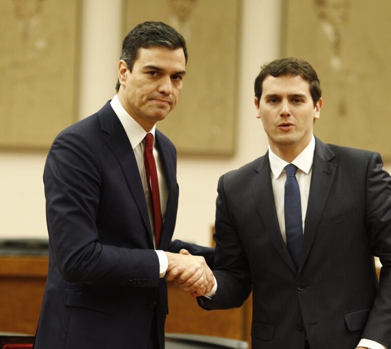Sánchez rompe todos los puentes con Ciudadanos y ordena cargar contra Rivera