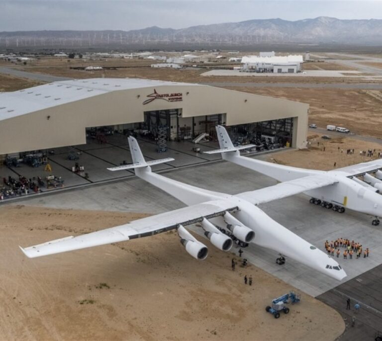 Stratolaunch, el avión gigante lanzacohetes