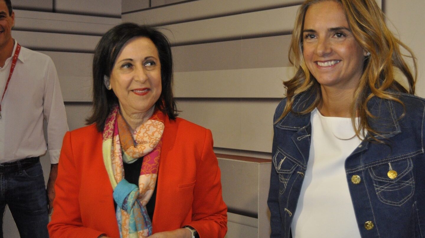 Las diputadas del PSOE Margarita Robles y Susana Sumelzo.
