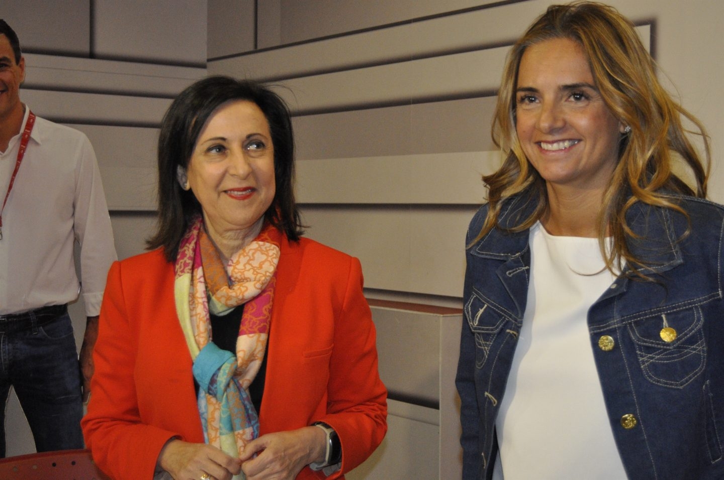 Las diputadas del PSOE Margarita Robles y Susana Sumelzo.