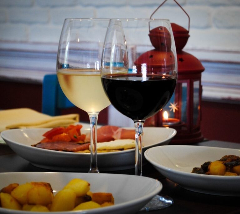 Encuesta en el País Vasco: la cuadrilla y la buena mesa antes que la ikurriña y el euskera