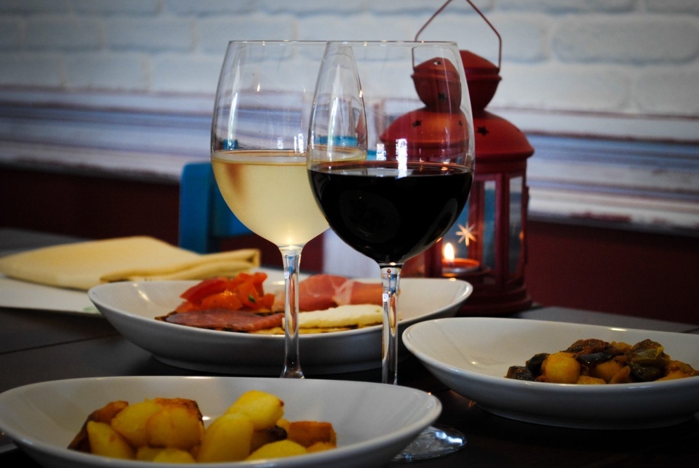 Encuesta en el País Vasco: la cuadrilla y la buena mesa antes que la ikurriña y el euskera