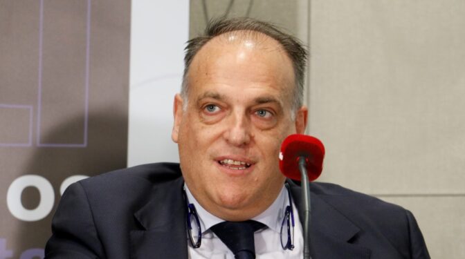 Tebas anuncia que el público podría volver a los estadios de fútbol "para enero"