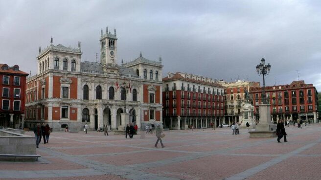 Plaza Mayor de Valladolid, que ha cerrado el acceso al centro a los coches por la contaminación. Plaza Mayor de Valladolid, que ha cerrado el acceso al centro a los coches por la contaminación.