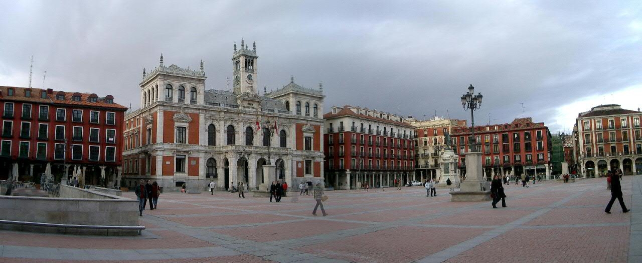 Plaza Mayor de Valladolid, que ha cerrado el acceso al centro a los coches por la contaminación.