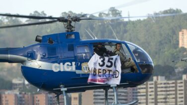 Policías rebeldes roban un helicóptero en Venezuela y disparan contra el Tribunal Supremo