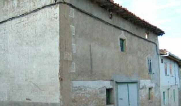 Una casa de pueblo que la banca oferta en Villanasur Río de Oca: se vende como "chalet". Una casa de pueblo que la banca oferta en Villanasur Río de Oca: se vende como "chalet".