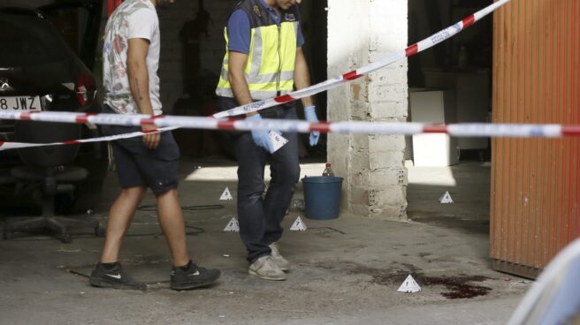 Una mujer grave y su hija heridas por arma blanca en reyerta doméstica en Sevilla.