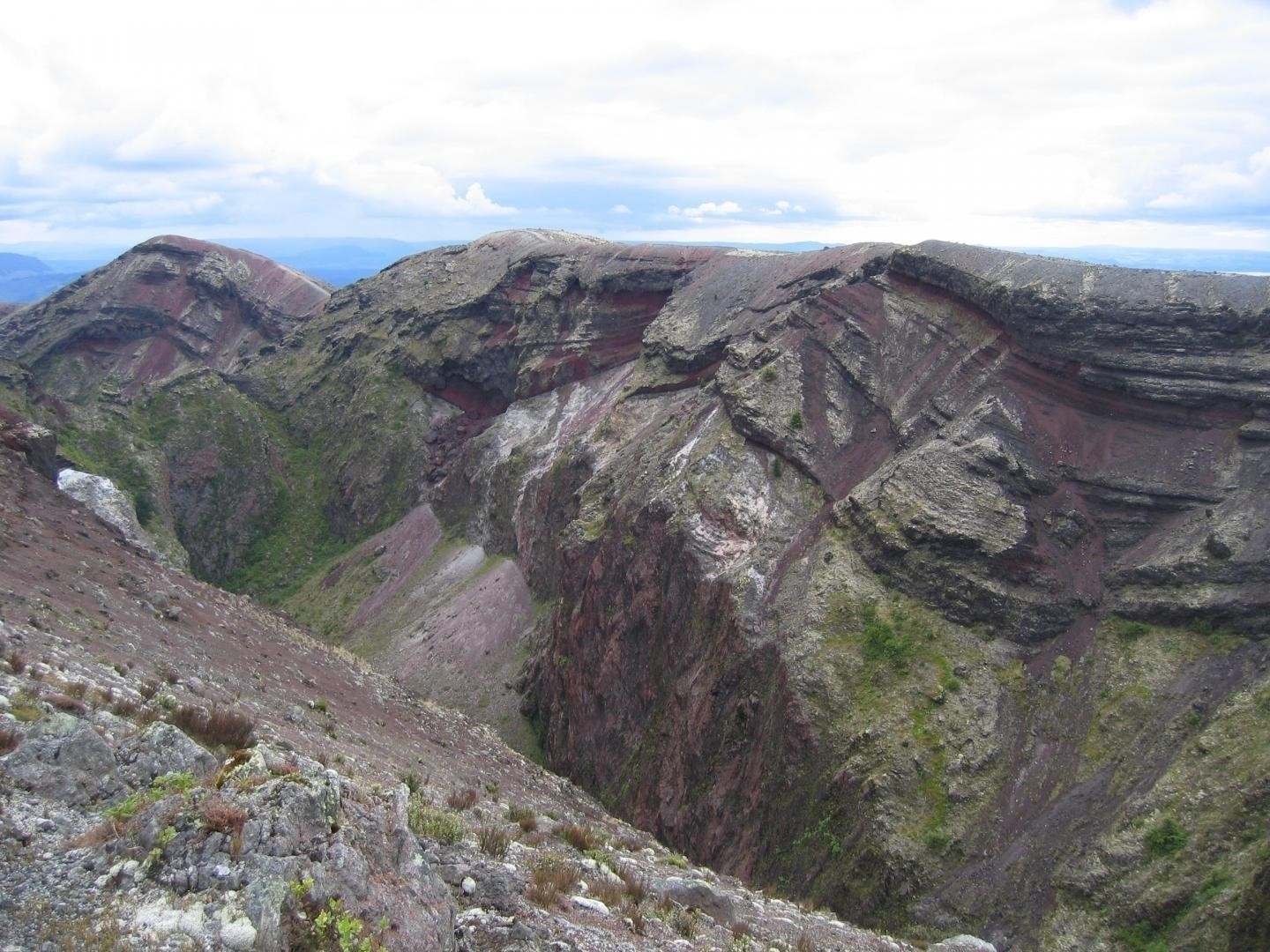 Un mineral, el zircón, que permite predecir erupciones de volcanes
