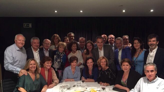 Cena de Zapatero con sus ministros. Cena de Zapatero con sus ministros.