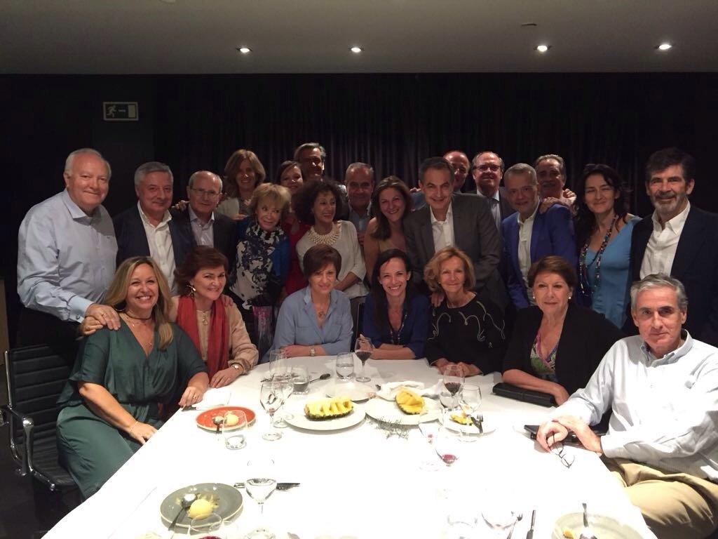 Cena de Zapatero con sus ministros.