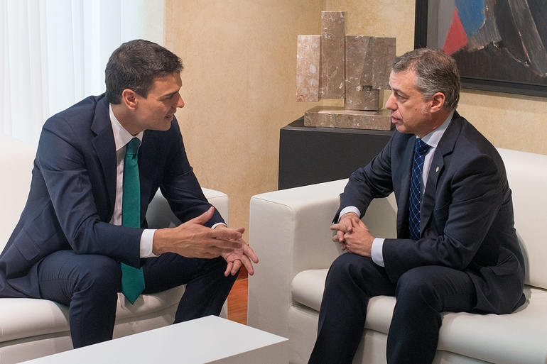 Pedro Sánchez e Iñigo Urkullu durante la reunión celebrada en Lehendakaritza en julio de 2015.