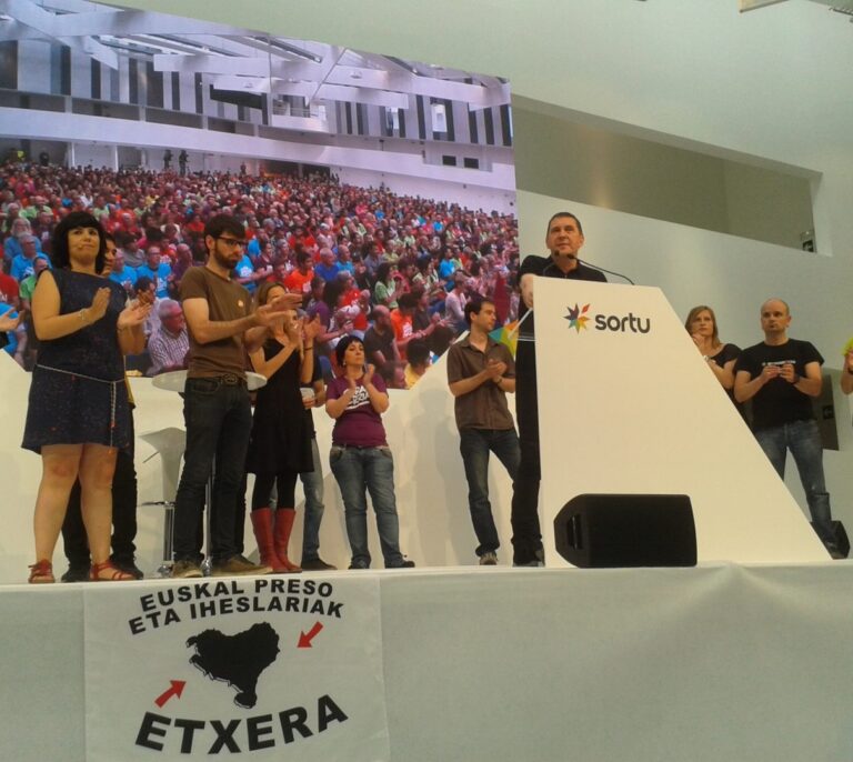 Sortu expulsa a un militante 'conocido' por abuso contra mujeres que fotografiaba desnudas