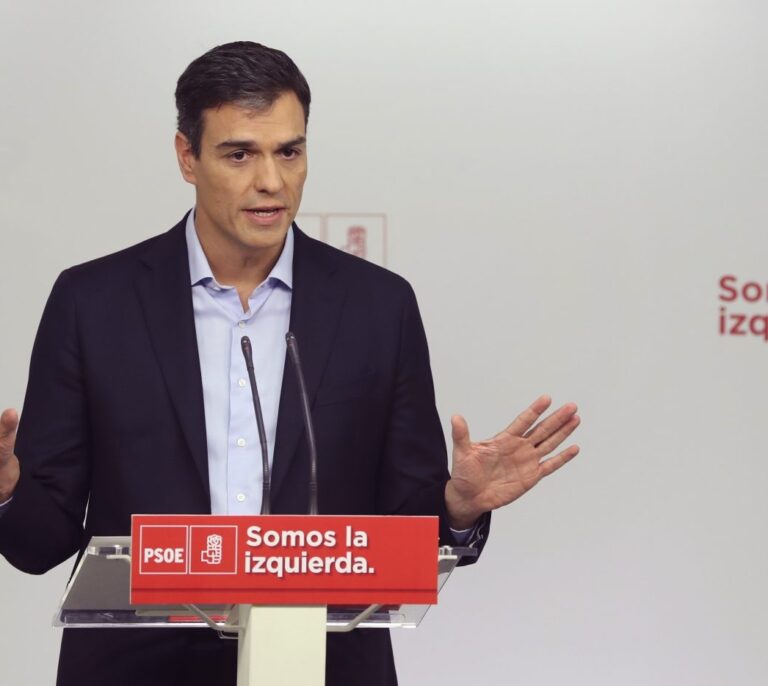 Sánchez exige la dimisión de Rajoy hoy mismo "por dignidad" pero da portazo a Iglesias
