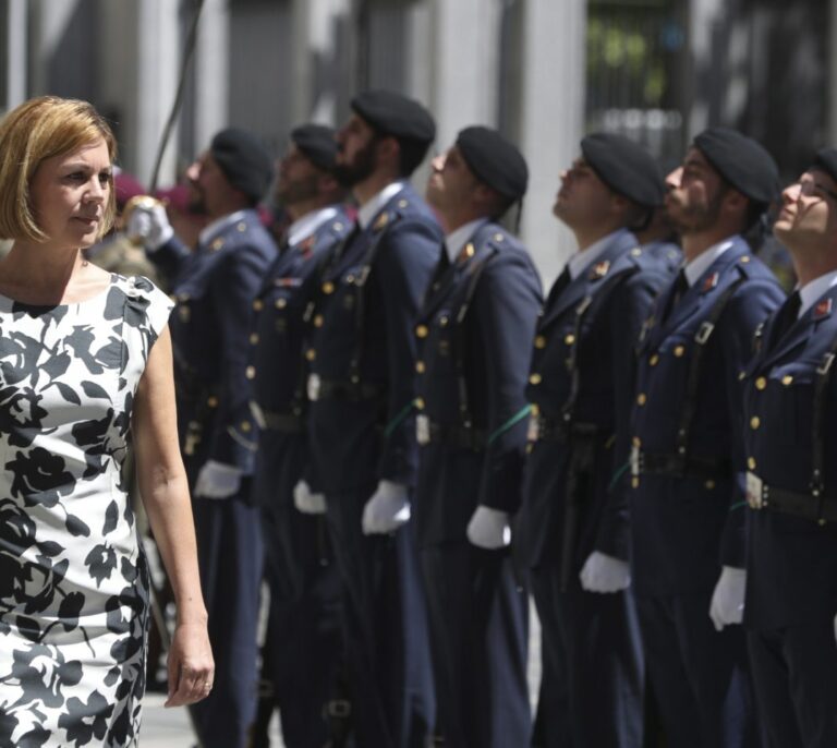 Cospedal recuerda que el Ejército tiene la misión de garantizar la soberanía de España