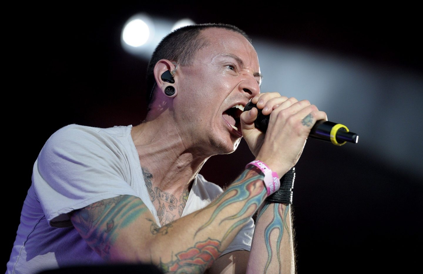 El cantante Chester Bennington, vocalista del grupo estadounidense de rock Linkin Park, durante un concierto.