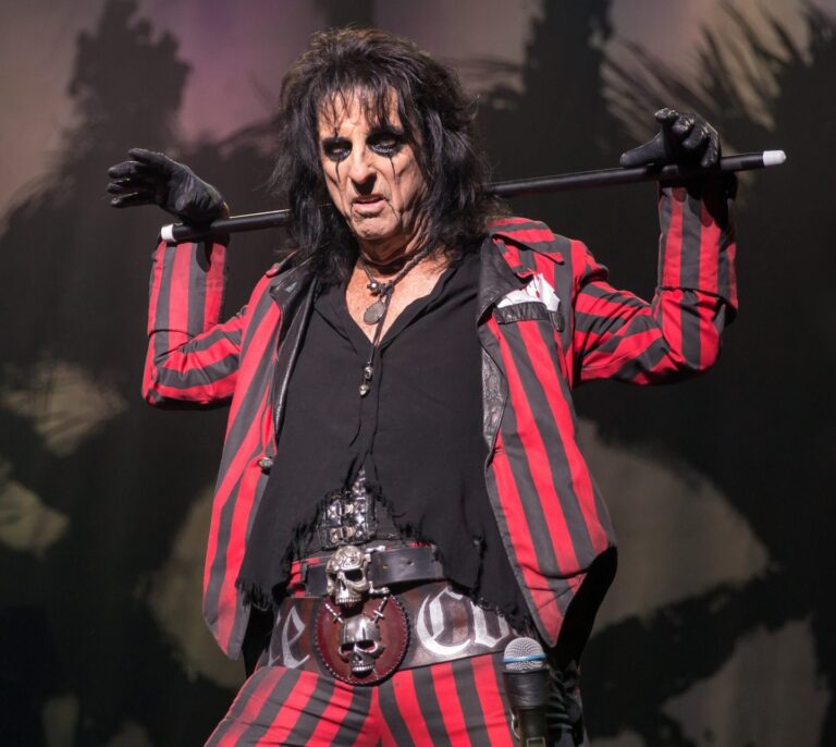 Alice Cooper halla una obra de Warhol abandonada en su trastero