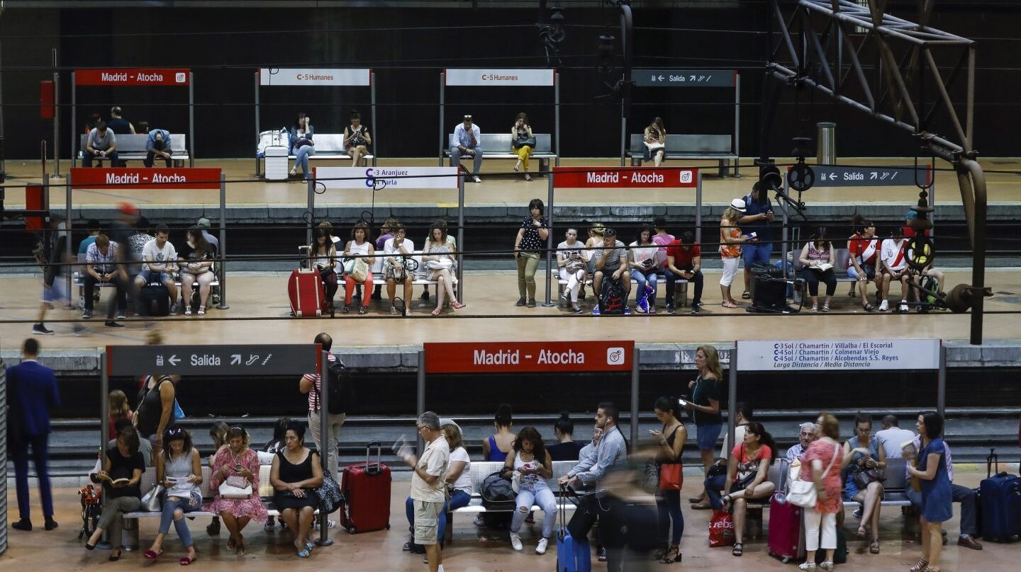 Huelga de Renfe. Pasajeros en Atocha.