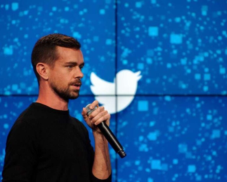 Hackean las cuentas de Twitter de Bill Gates, Obama y Kim Kardashian por una estafa
