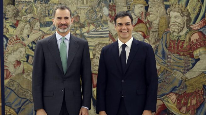 El Rey recibe en la Zarzuela a Pedro Sánchez.