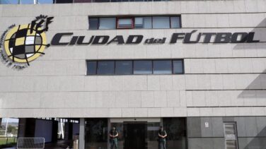 Aplazado sine die el calendario de la Liga de fútbol por la detención de Villar