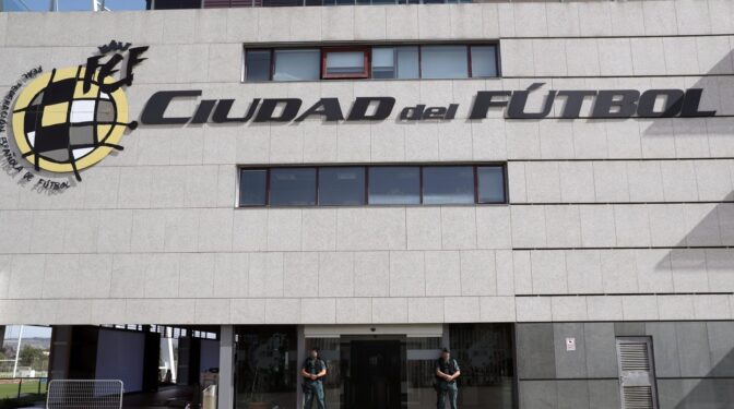 Aplazado sine die el calendario de la Liga de fútbol por la detención de Villar