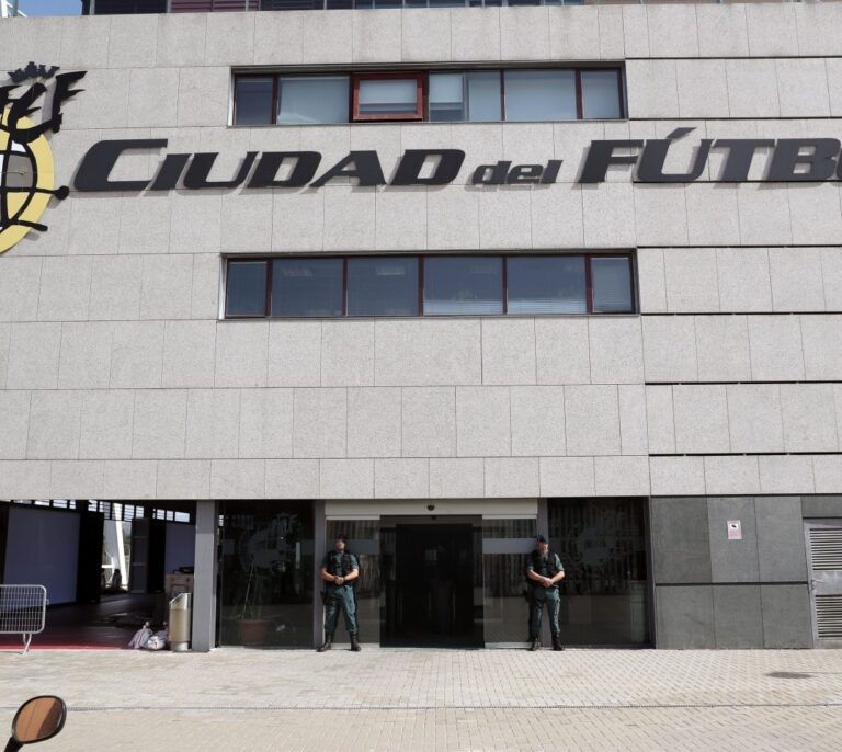 Aplazado sine die el calendario de la Liga de fútbol por la detención de Villar