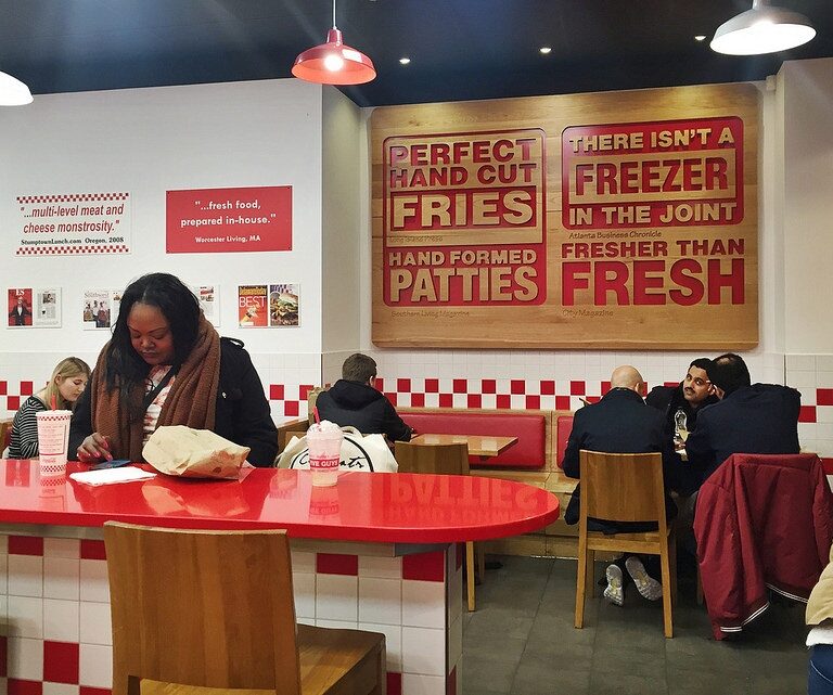 Five Guys exprime el filón de Madrid, el restaurante más rentable de su historia