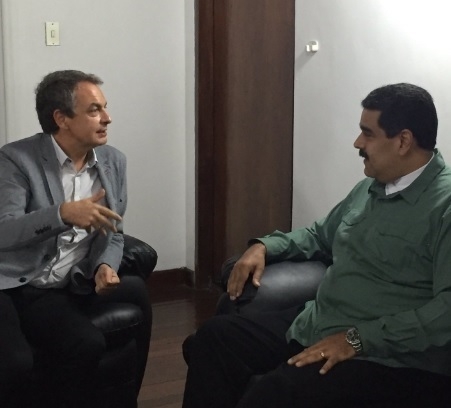 Zapatero y Maduro charlan en Caracas.