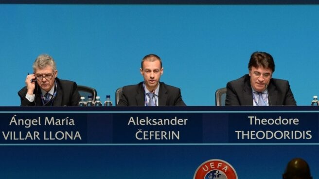 Villar UEFA Ángel María Villar, en una reunión de la UEFA, organismo del que fue presidente en funciones.