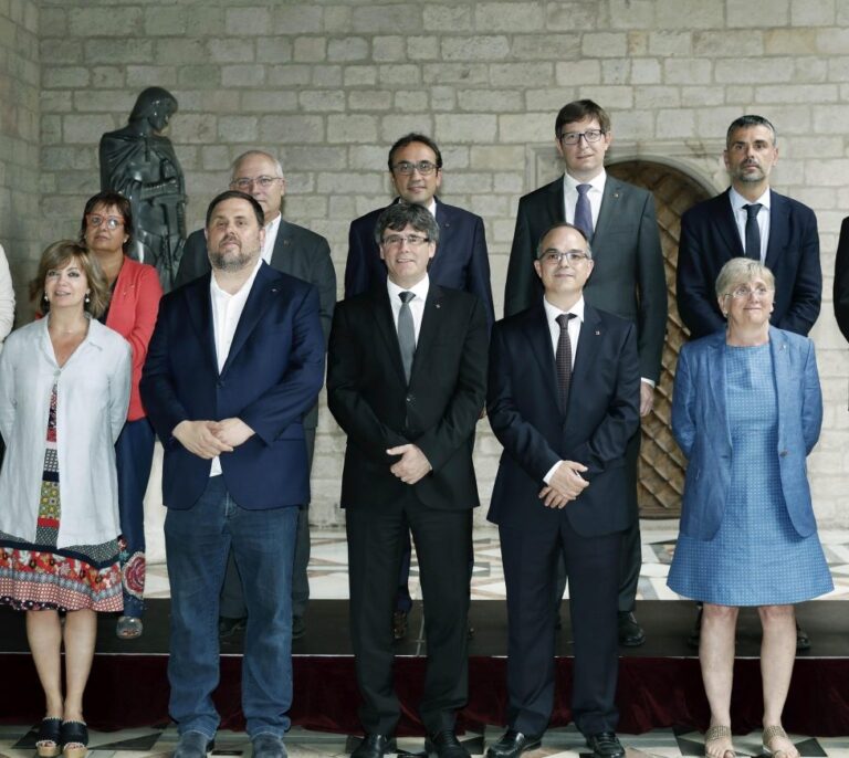 Puigdemont forma un gobierno de duros para contentar a Junqueras de cara al referéndum