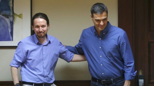 PSOE Podemos presupuestos generales estado PGE impuesto banca bancos objetivo déficit senda negociación impuestos reforma fiscal IRPF Pablo Iglesias y Pedro Sánchez en el Congreso de los Diputados.