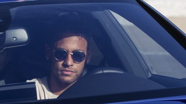 Neymar, este miércoles, antes de despedirse de sus compañeros.