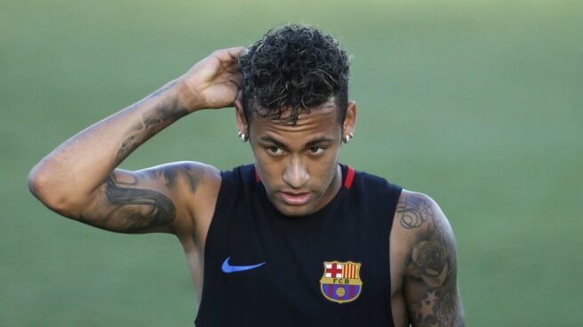 Neymar barcelona Neymar se convierte en el fichaje más caro de la historia.