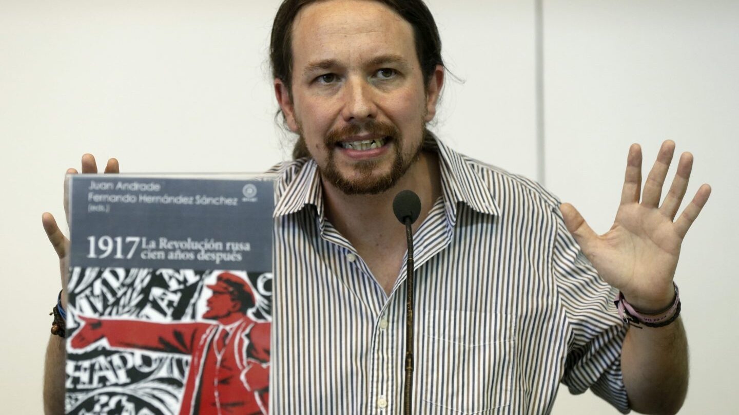 Pablo Iglesias diserta sobre la Revolución rusa.