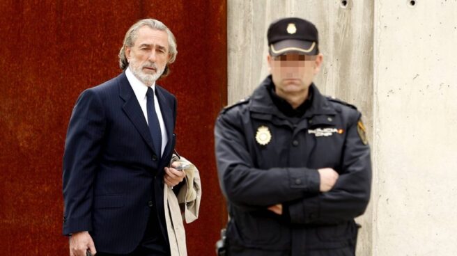 Juicio del 'caso Gürtel': 100 sesiones en casi nueve meses y todavía sin final a la vista Francisco Correa, cabecilla de la trama Gürtel, dirigiéndose a la sede de la Audiencia Nacional para el juicio.