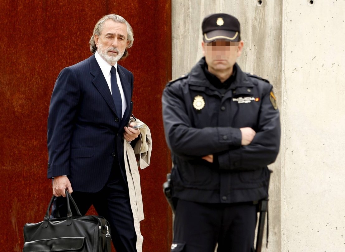 Francisco Correa, cabecilla de la trama Gürtel, dirigiéndose a la sede de la Audiencia Nacional para el juicio.