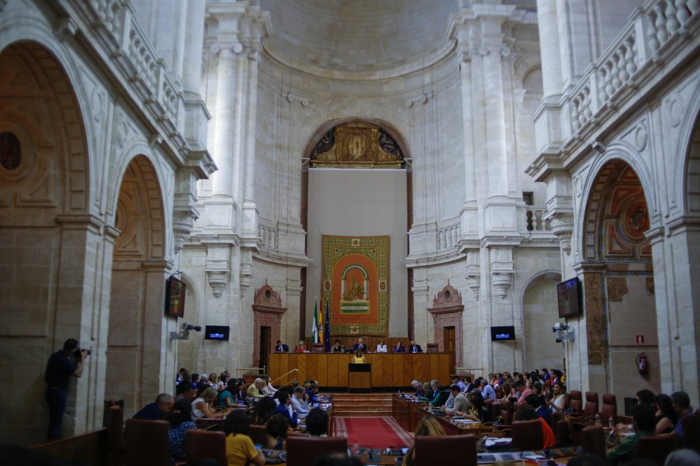 Los diputados andaluces cobrarán en agosto la dieta para manutención y alojamiento pese a estar de vacaciones.