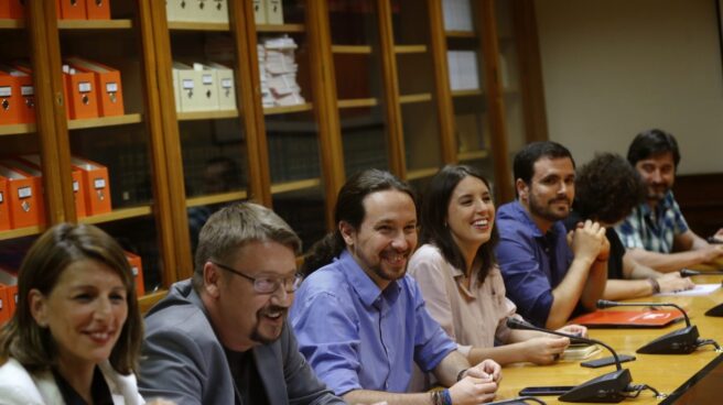 Pablo Iglesias y Pedro Sánchez en la reunión entre Podemos y PSOE en el Congreso para avanzar sobre un Gobierno alternativo. Pablo Iglesias, en la reunión con el PSOE.